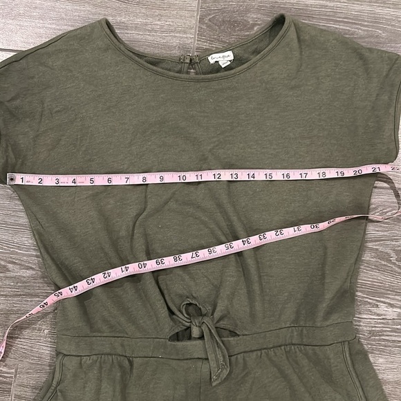 EUC Love, Fire Olive Green Romper Size Large - Picture 4 of 10